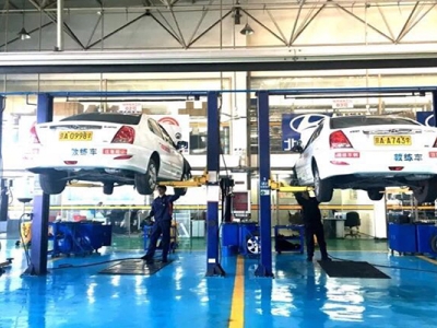 北京東方時(shí)尚教練車檢查車間