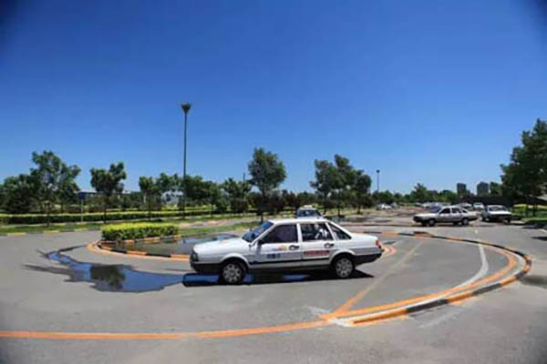 東方時(shí)尚駕校學(xué)員學(xué)車現(xiàn)場