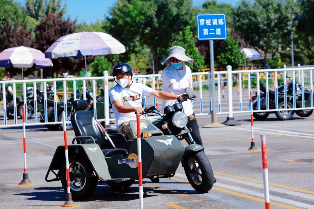 東方時尚駕校摩托駕照5