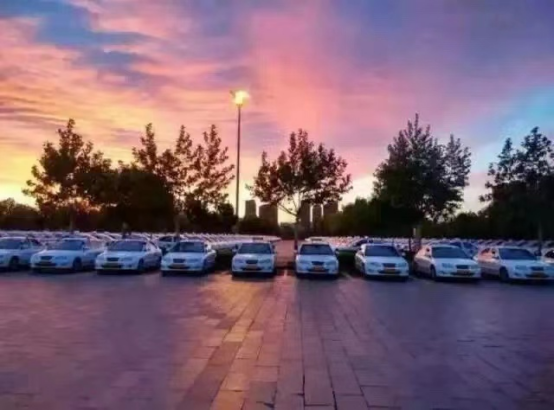 東方時尚駕校教你臺風天開車要注意什么？