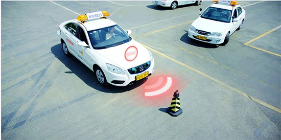 看看東方時尚駕校的學員車感差是怎么培養(yǎng)的