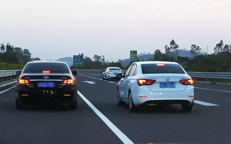 科目三考試超車的注意事項(xiàng)和正確操作