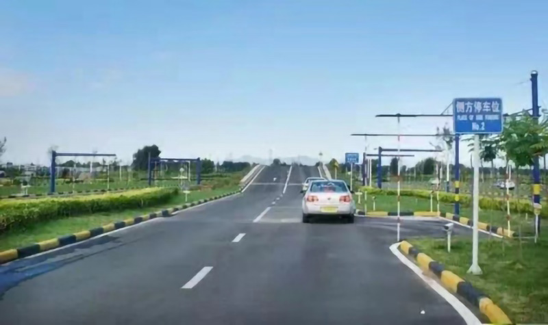 靈活應變緩慢駕駛技巧